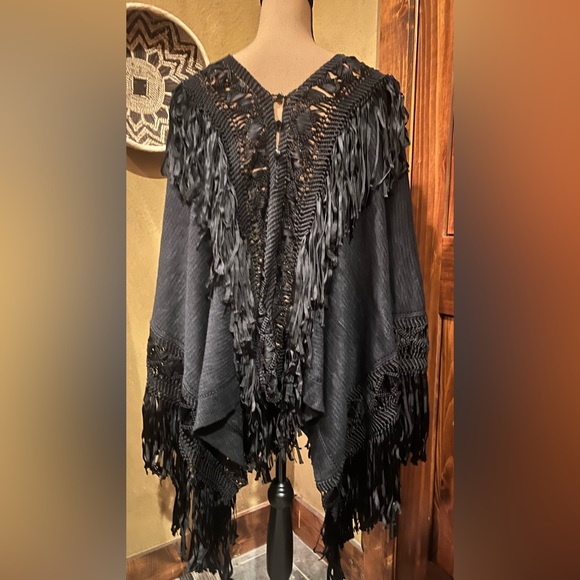 Ralph Lauren Purple Label Fringe Cover - Picture 5 of 10